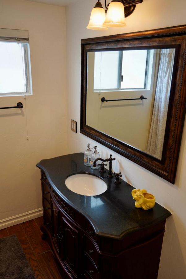 Cozy Family Hideaway, Sleeps 8, 4 Tv'S Yard, Shops Villa Simi Valley Eksteriør bilde